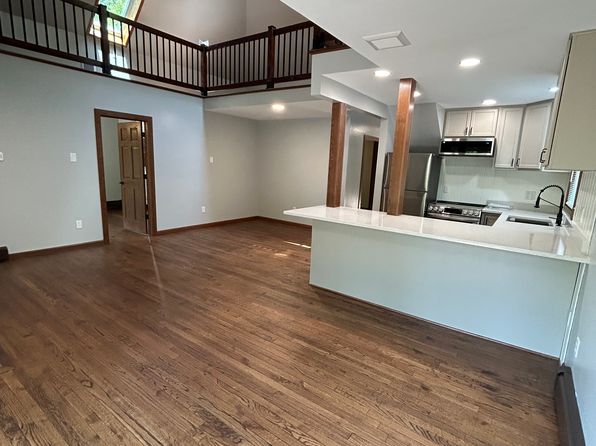 207 Fairview Rd