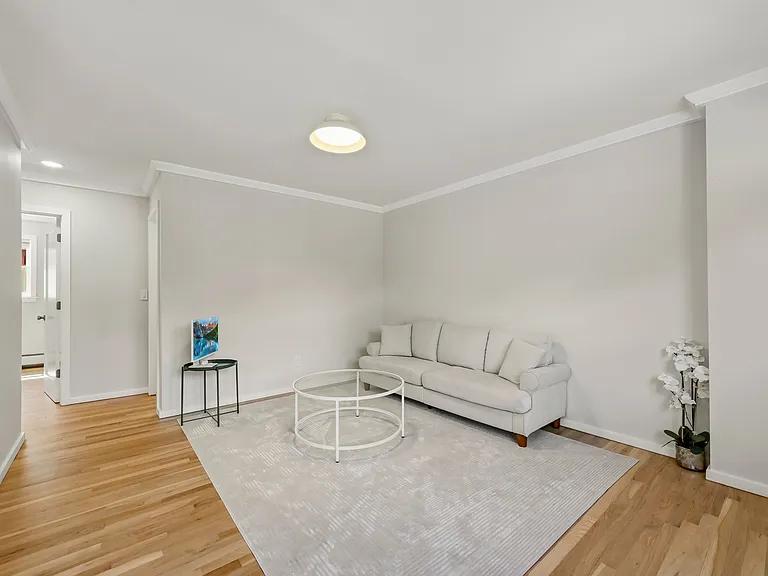 901 Washington Dr — Photo 3