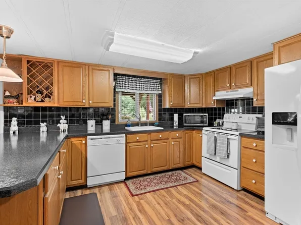 1156 Park St Trailer 26, Stoughton, MA 02072