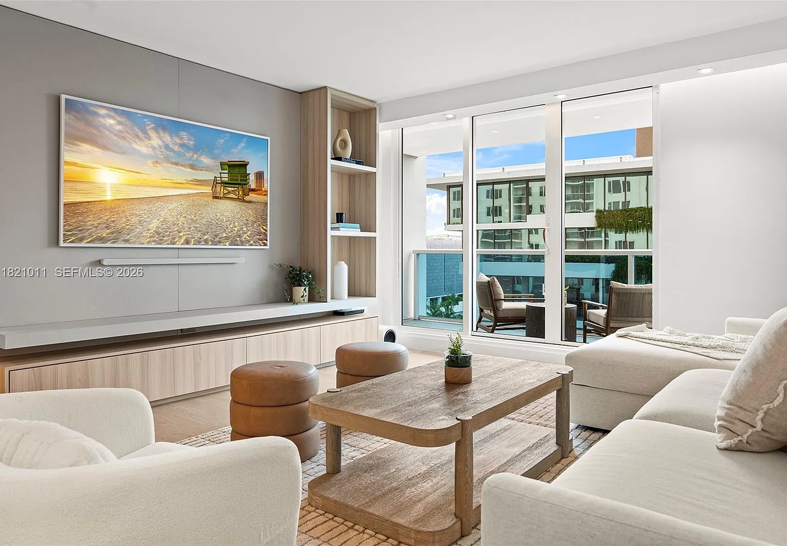 Roney Palace Condo — Photo 1