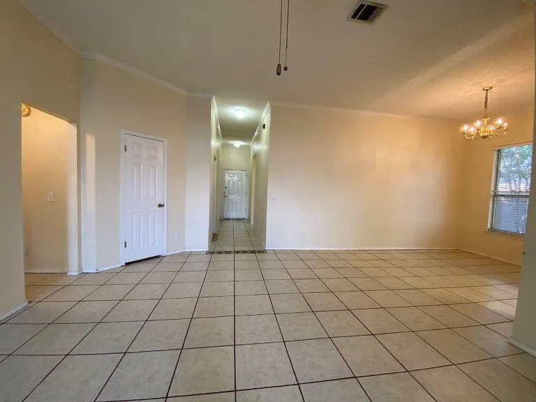 1903 Balsam Way — Photo 7