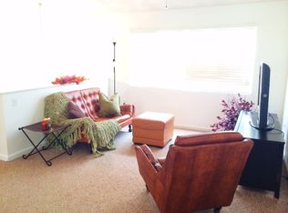 576 Commonwealth Ave, Warwick, RI 02886