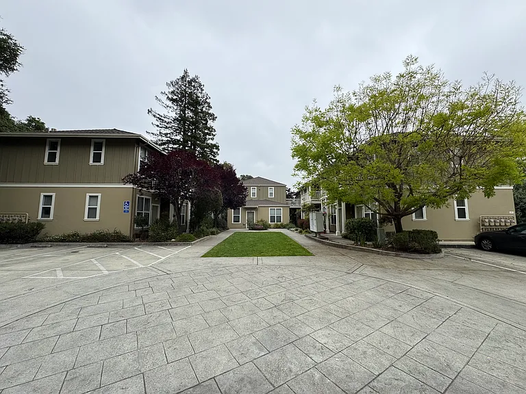 Pogonip Terrace Apartments — Photo 8