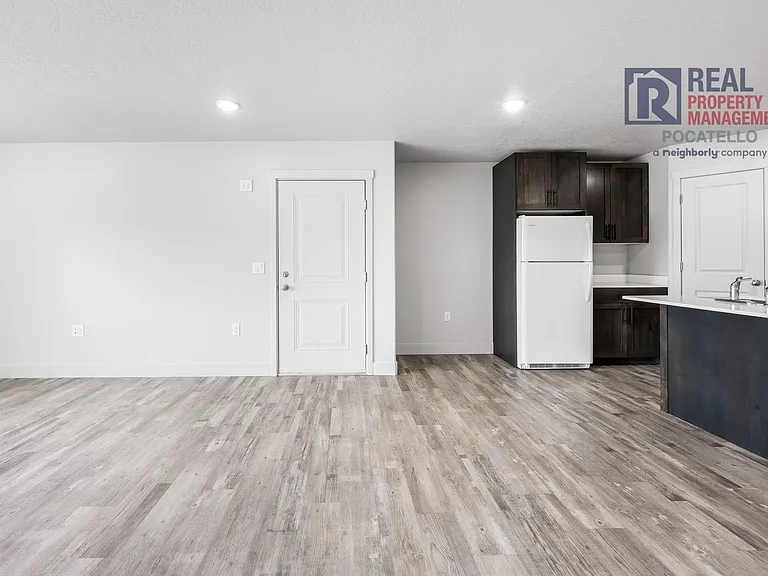 1829 W Quinn Rd — Photo 11