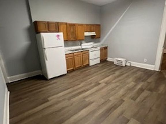 3rd image of 1519 W Jefferson St APT 2