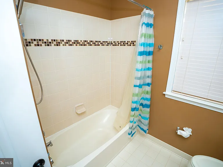 22535 Willington Sq — Photo 48