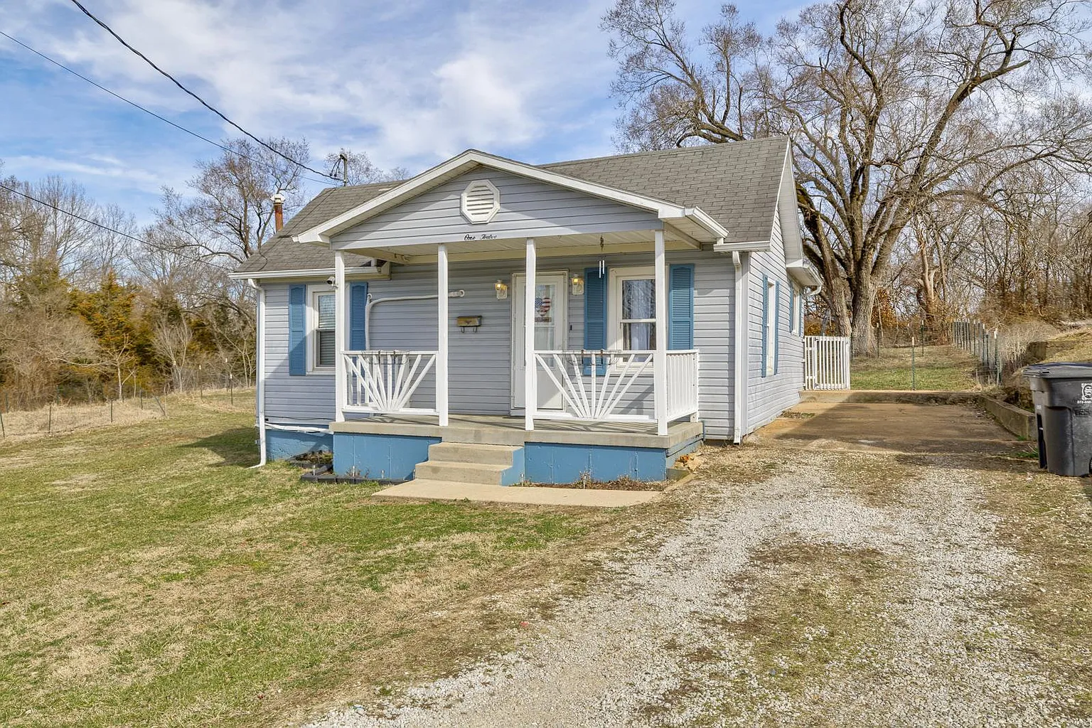 112 Oak St photo 1