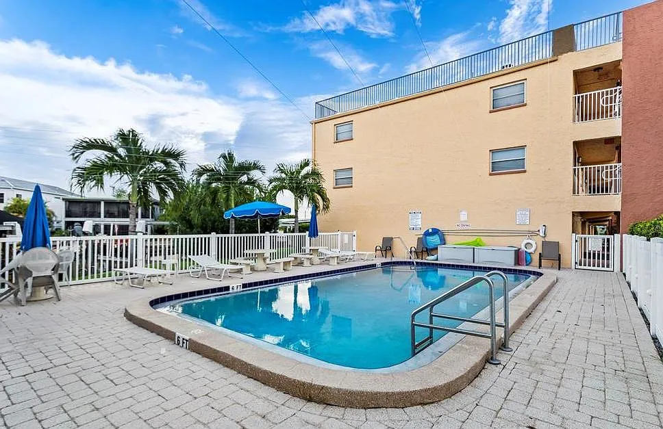 2 bed, 900 sqft, $2,900 — Photo 2
