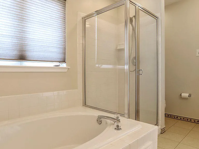 8818 Papillon Dr — Photo 32