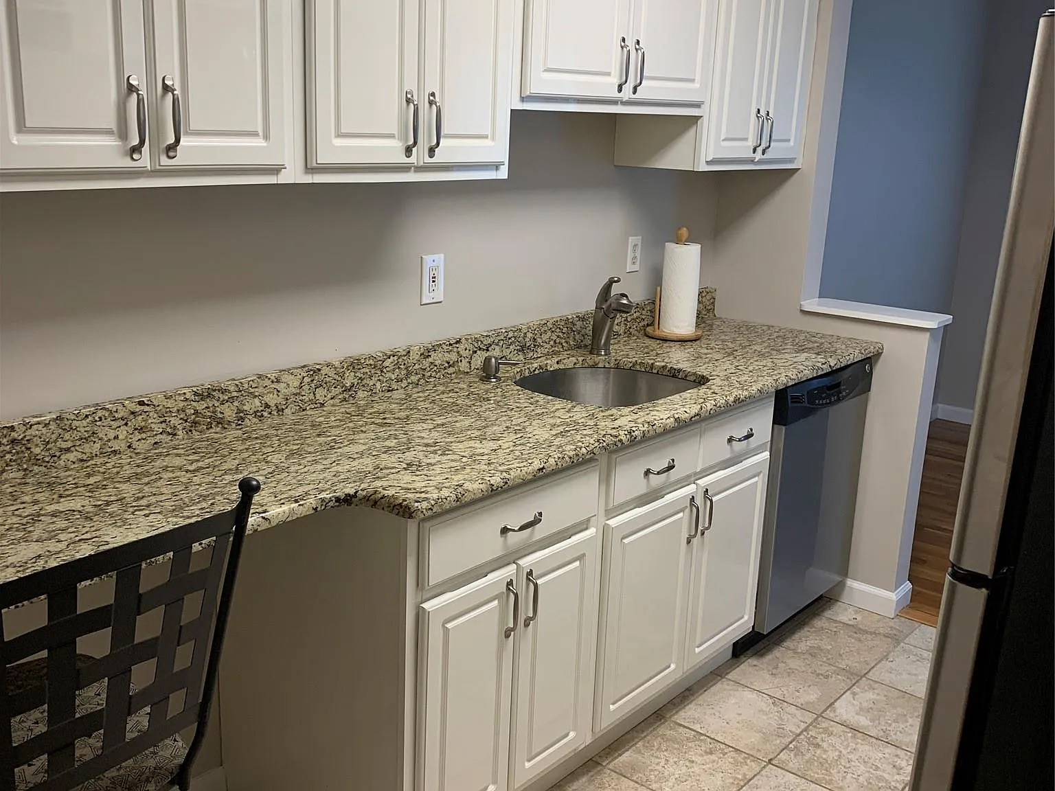 1 bed, 1.0 bath, 754 sqft, $2,300 — Photo 3