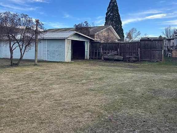 4th image of 3313 4th St