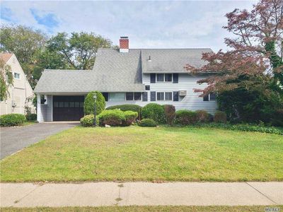 31 Boulder Ln, Hicksville, NY, 11801