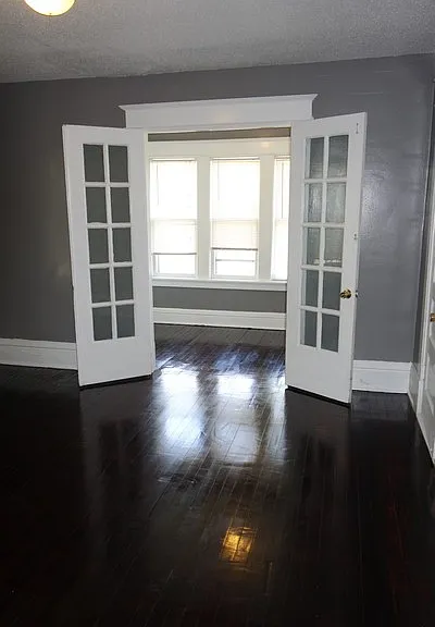 90 Winifred St W — Photo 1