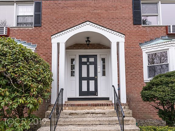 2nd image of 13 Lenox Ct