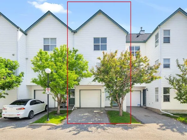 200 W Hidden Hills Ter NW #3, Calgary, AB T3A 6E3