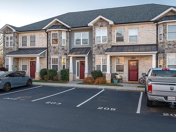 4th image of 203 Capstone Dr