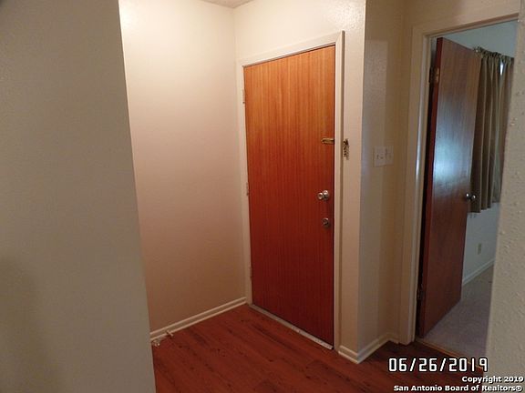 3rd image of 7130 Westglade Dr
