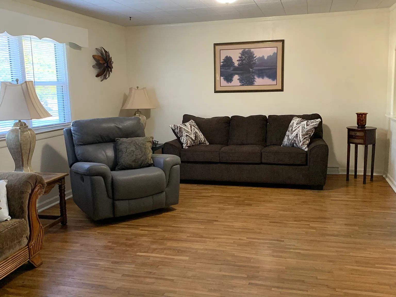 3 bed, 1300 sqft, $3,500 — Photo 2