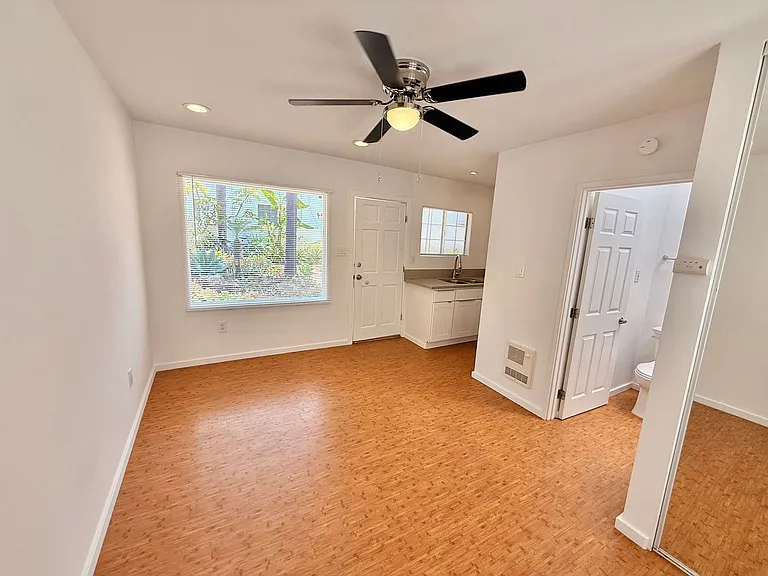 7529 Herschel Ave — Photo 7