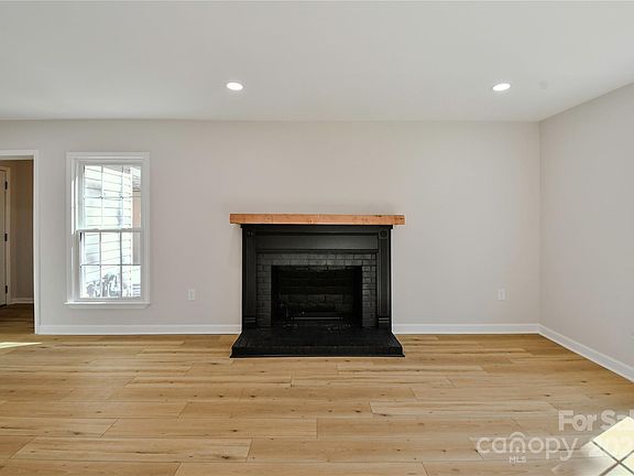 4th image of 805 Bent Wood Ct