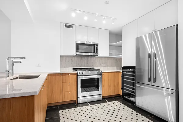 121 East 23rd Street #6D