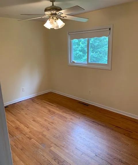 1302 Lyndale Dr — Photo 7