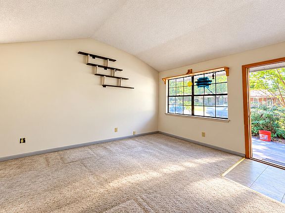 3rd image of 264 Dorchester Manor Blvd