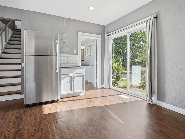215 E Sherman St #1 — Photo 22