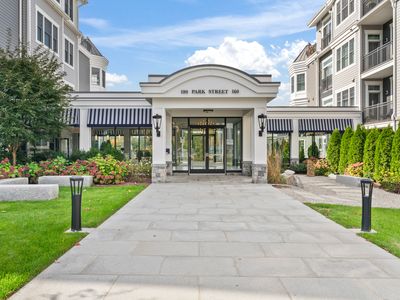 180 Park Street #D306, New Canaan, CT, 06840