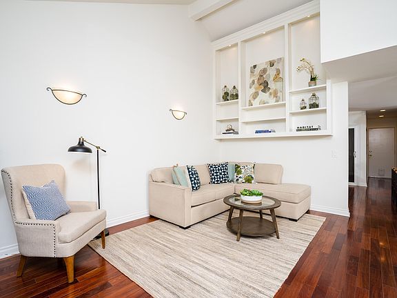 2nd image of 804 N Via Colinas