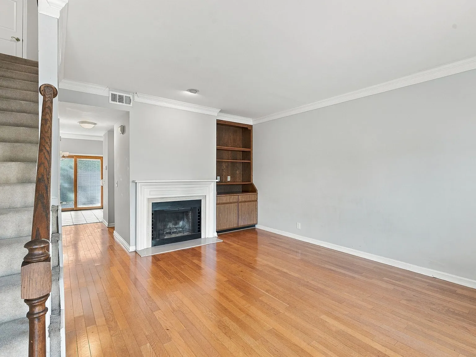 2 bed, 2.5 bath, 1332 sqft, $2,100 — Photo 2
