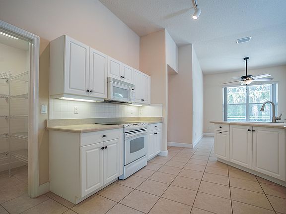 4th image of 1244 Hampstead Ln