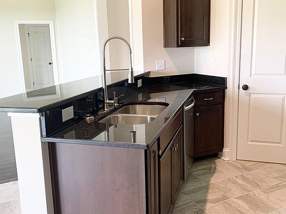 4th image of 405 Arbor Springs Ln