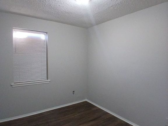 5th image of 1309 Fairfax St