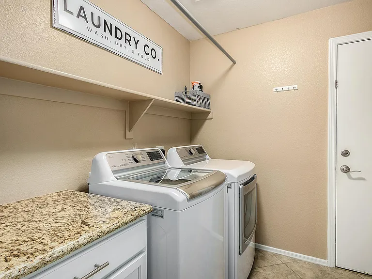 7269 W Robin Ln — Photo 18
