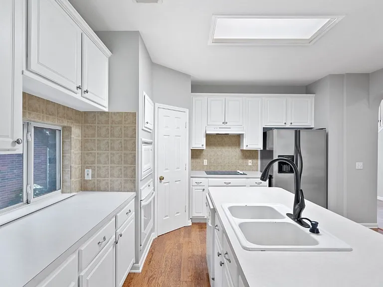 10724 Thoroughbred Dr — Photo 11