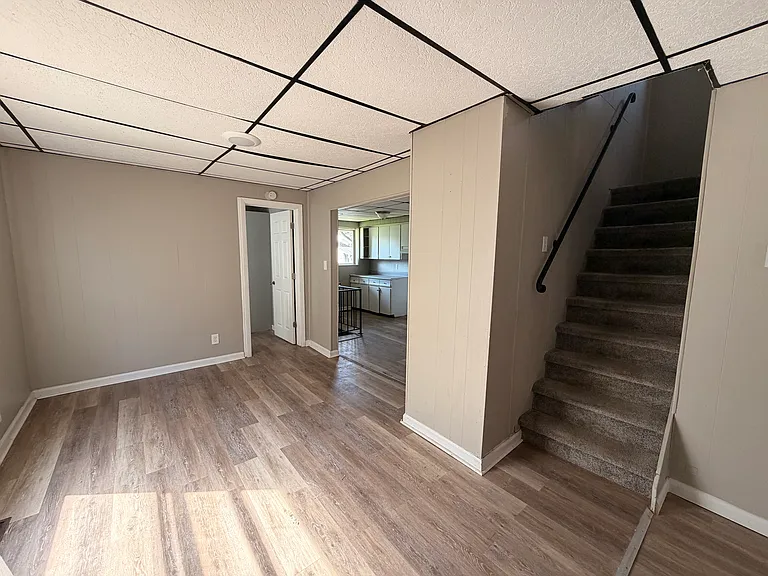 2351 Valentine St — Photo 2