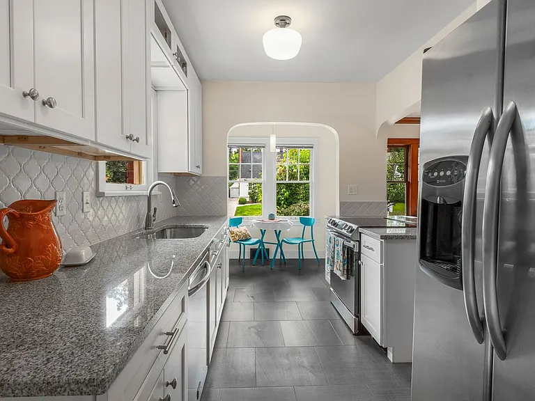 408 W 25th Ave — Photo 14