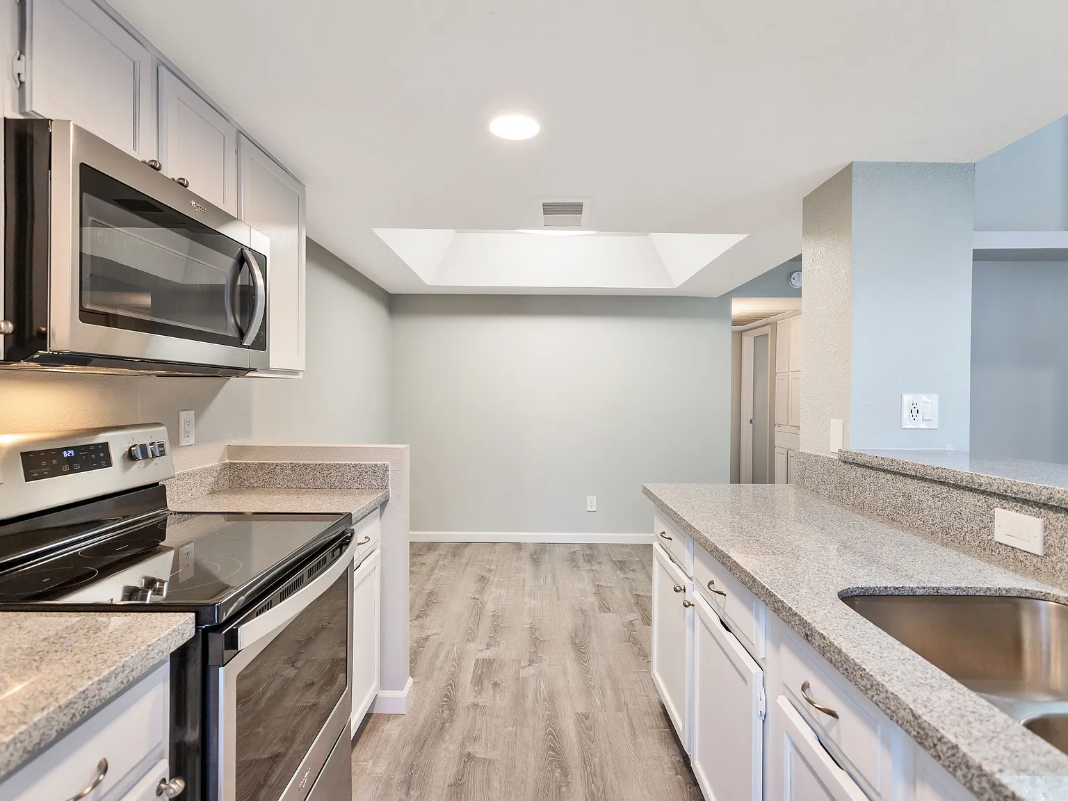 2 bed, 950 sqft, $1,595 — Photo 4