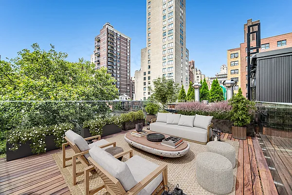 Sold by Societe Real Estate | media 11