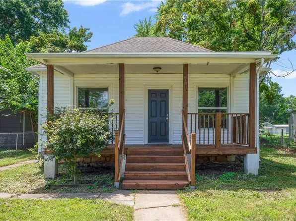 212 E Kay St, Lansing, KS 66043