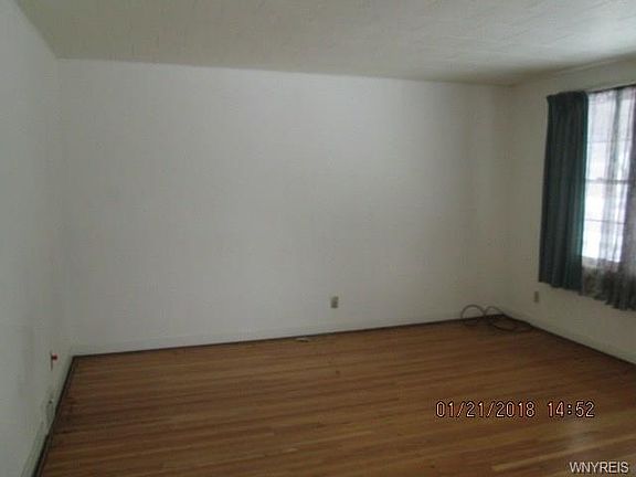 3rd image of 257 Liston St