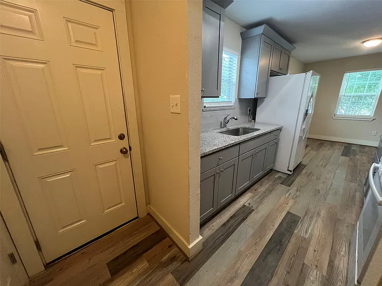 1310 Torres St — Photo 13