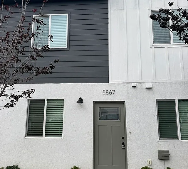 5867 Towne Ave — Photo 2