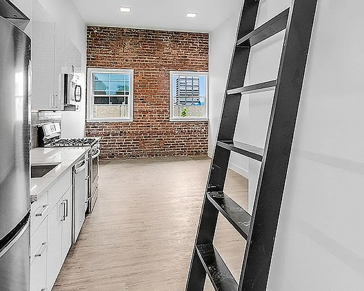 423 Terry Apartment — Photo 56