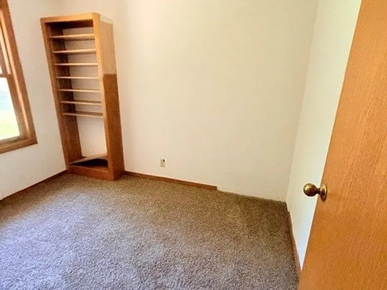 751 Catron St N — Photo 27