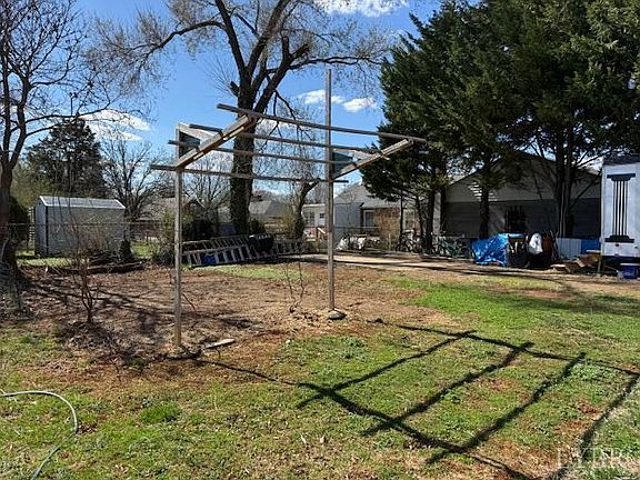 5th image of 153 Ridge St