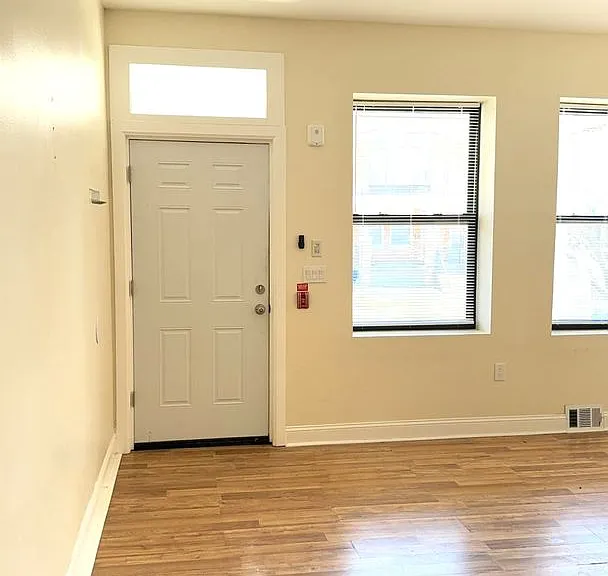 451 W Bringhurst St — Photo 7