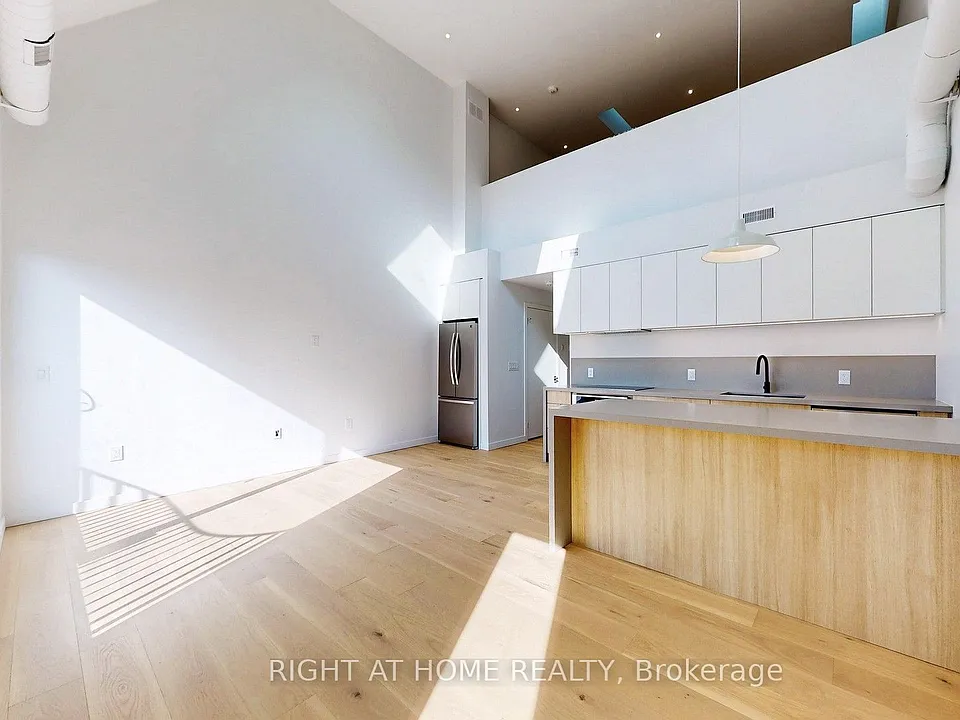 3122 Dundas St W #5