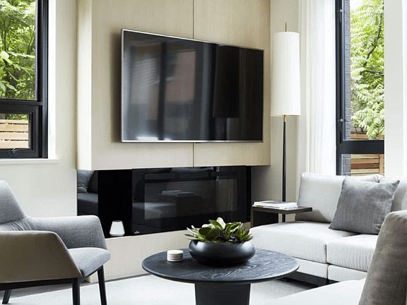 5th image of 633 King Edward Ave W #301